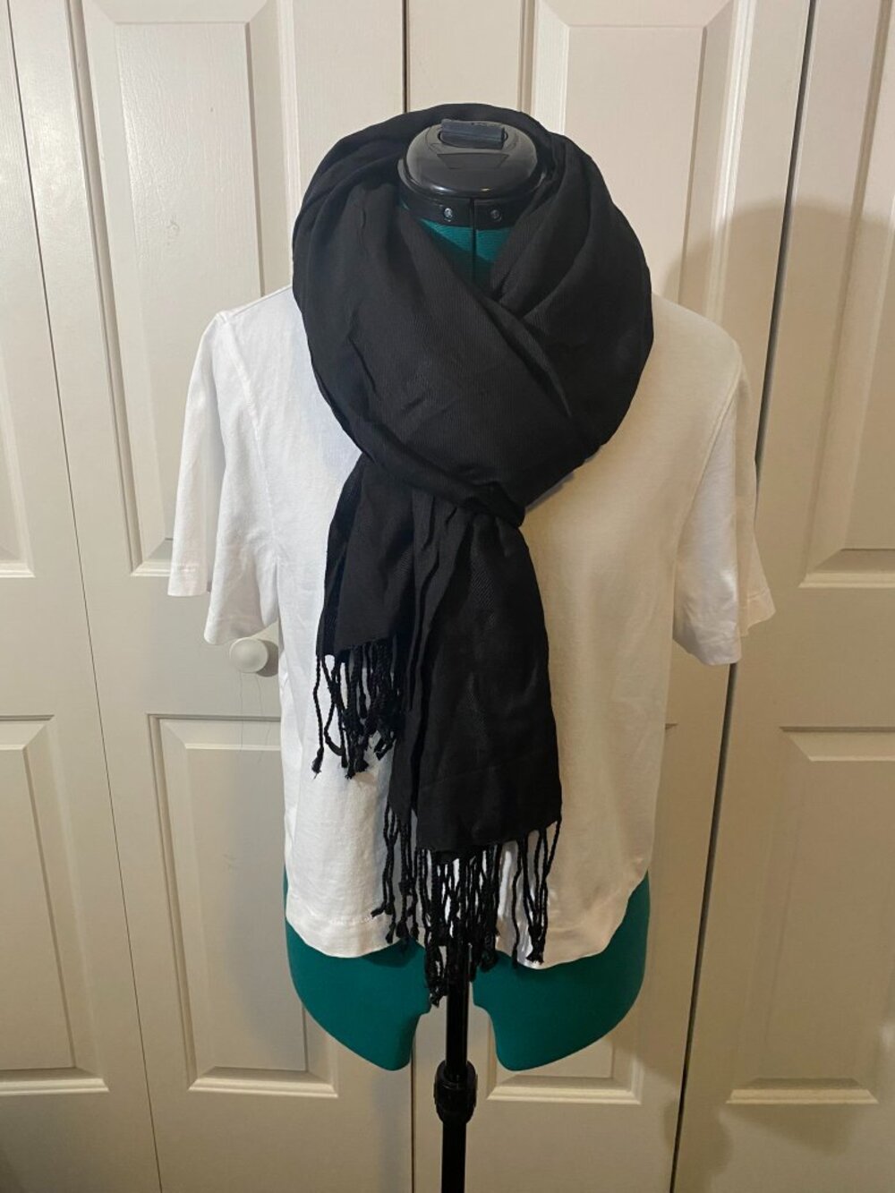 Black Pashmina-Style Scarf with Soft Tassel Fringe Detailing - Vintage 90's